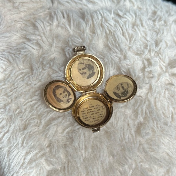 Vintage 50s Coro 4 Frame Locket - Picture 5 of 13